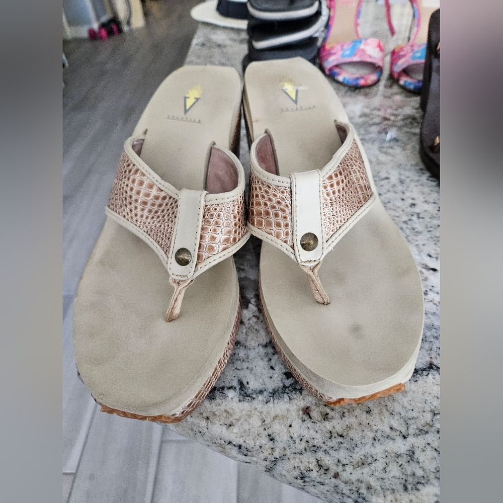 Volatile sandle